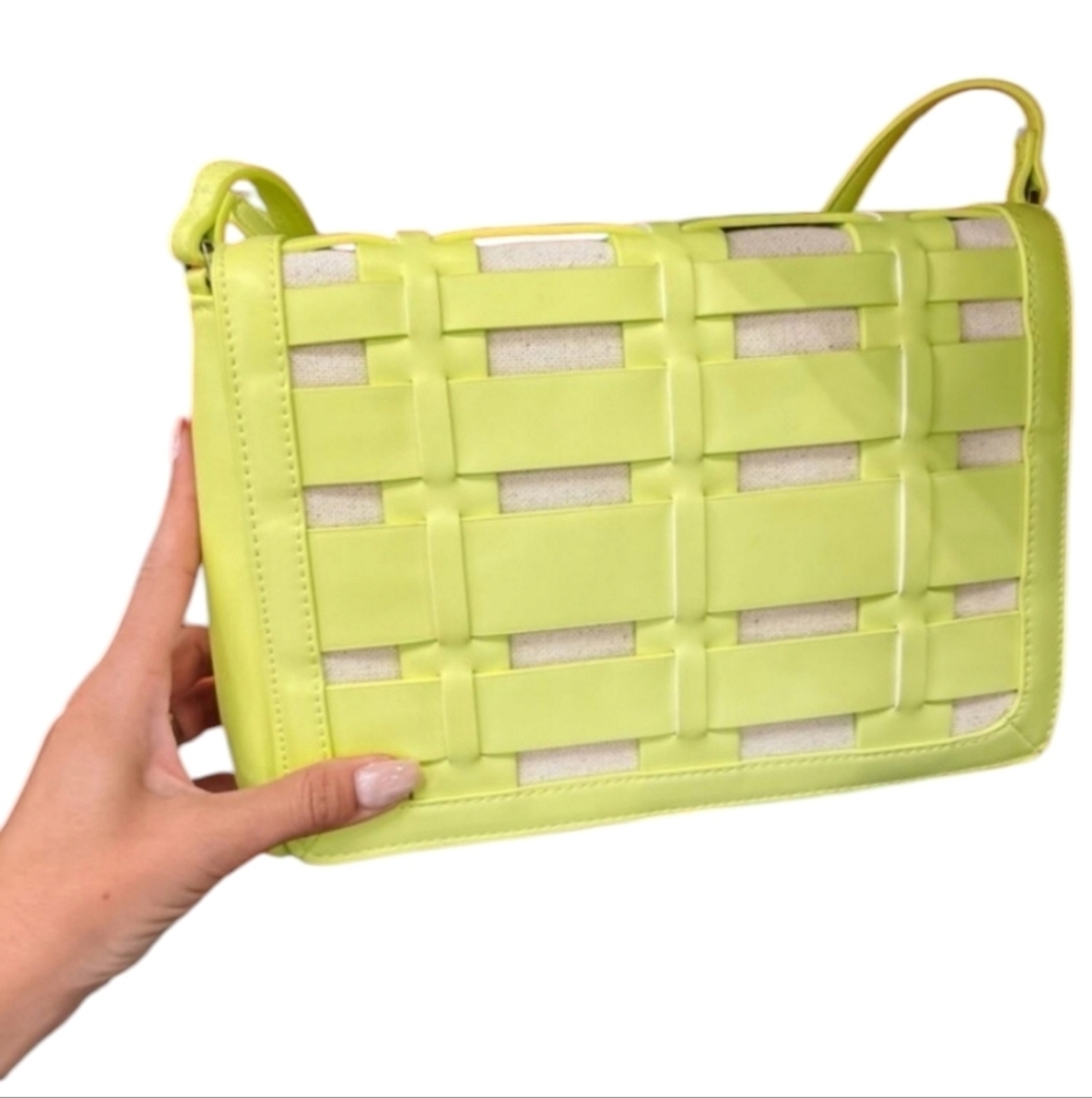 A NEW DAY Structured Basket Weave Woven Adjustable Crossbody Bag in Green/cream.